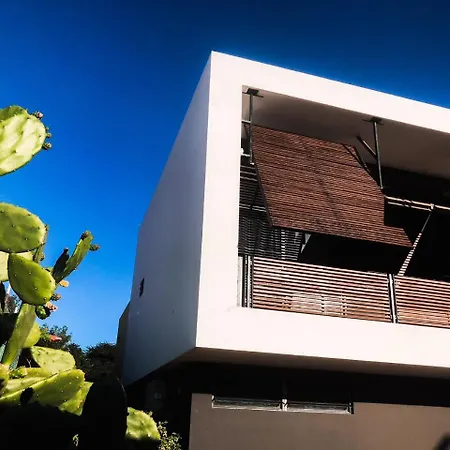 Villa Contour